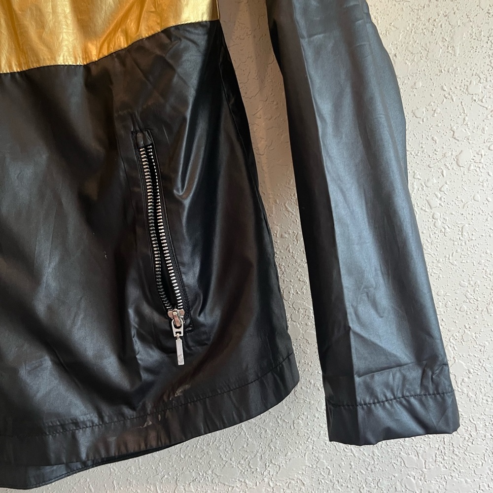 Wind Breaker - Picture 3 of 4